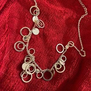 SILVERTONE NECKCHAIN WITH RANDOM CIRCLE PENDANTS